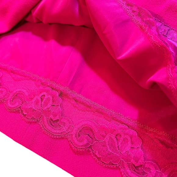 Trina Turk Cut Away Trapeze Dress
W/ Ruffle Neck In Magenta w pockets! - Picture 5 of 16